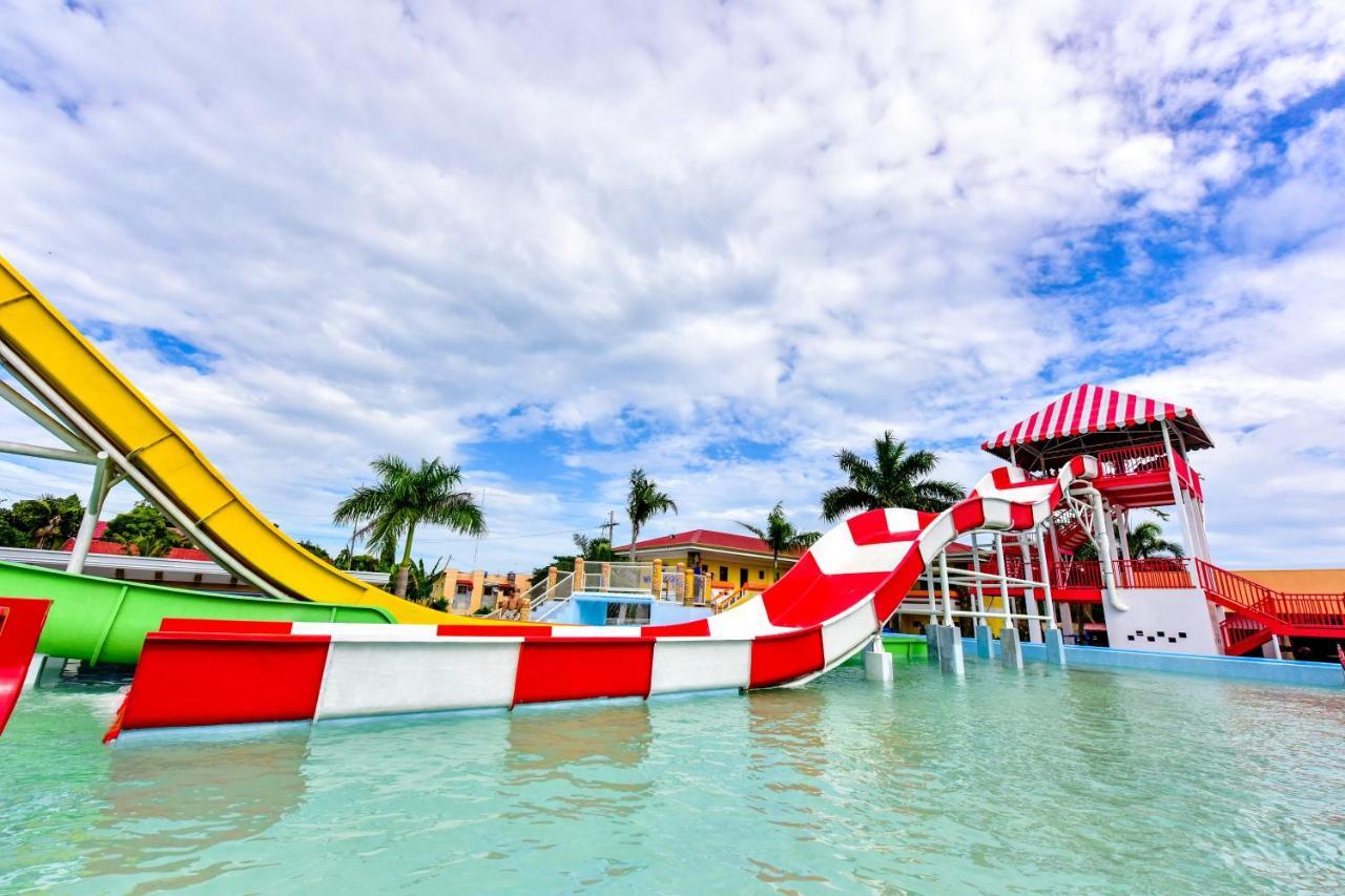 Eon Centennial Resort Hotel & Waterpark 일로일로 외부 사진