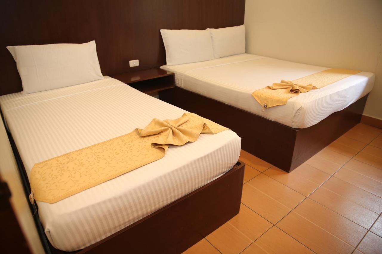 Eon Centennial Resort Hotel & Waterpark 일로일로 외부 사진