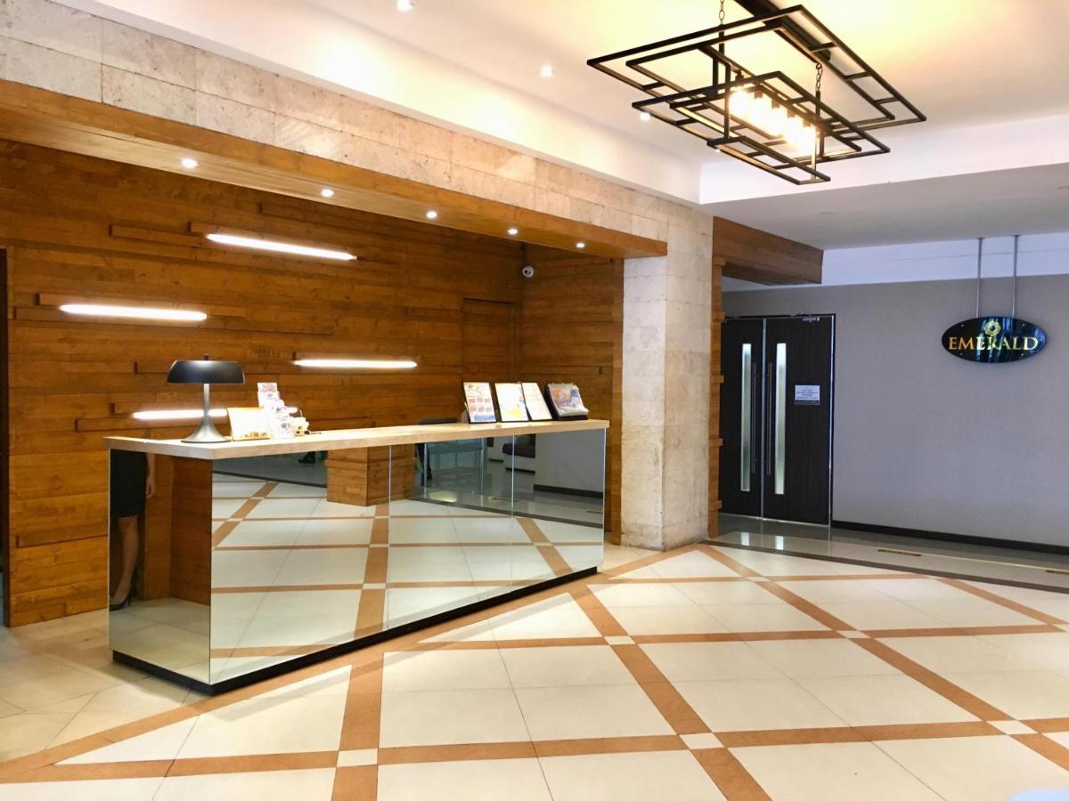 Eon Centennial Resort Hotel & Waterpark 일로일로 외부 사진