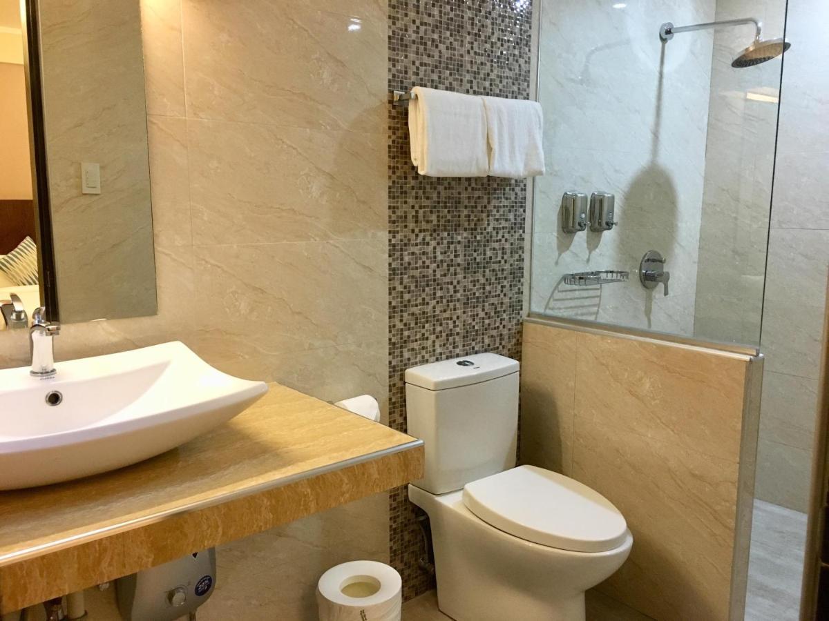 Eon Centennial Resort Hotel & Waterpark 일로일로 외부 사진