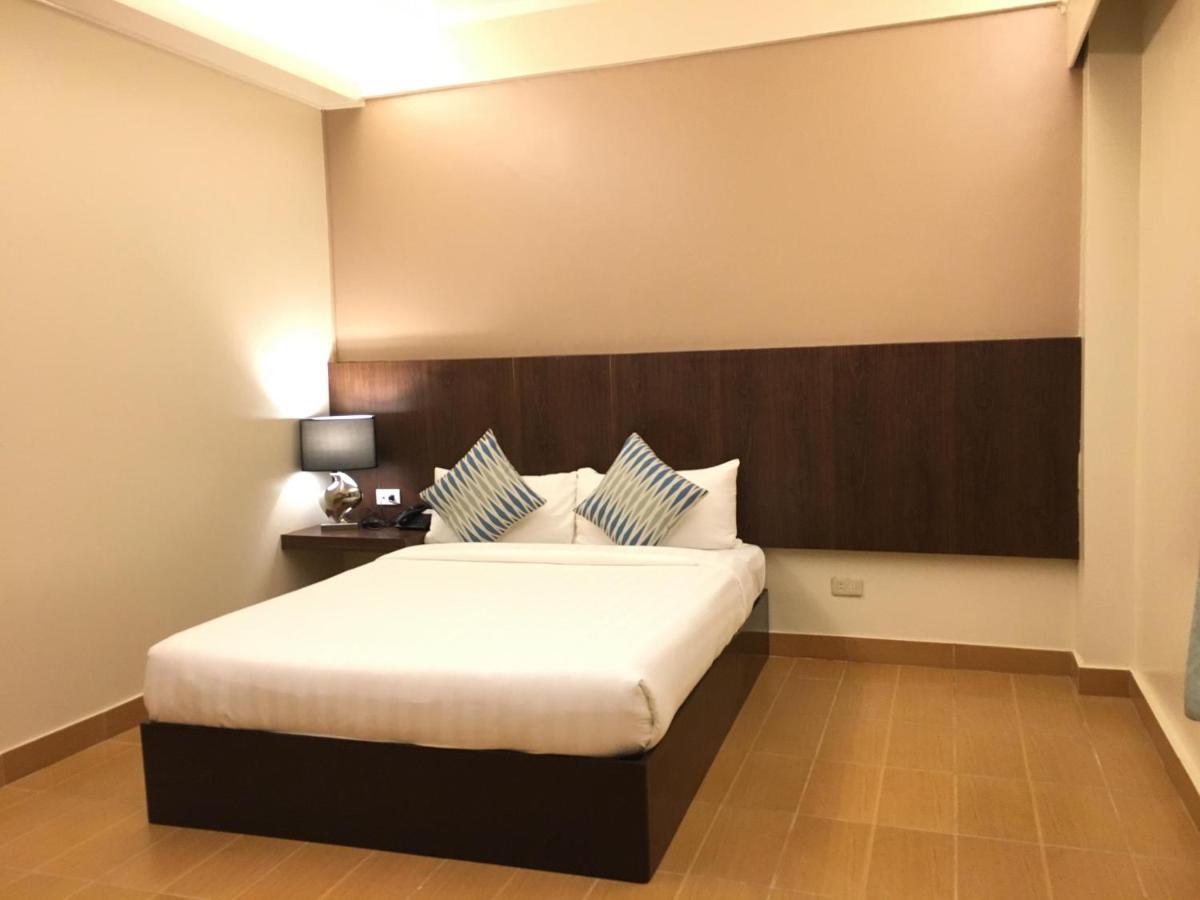 Eon Centennial Resort Hotel & Waterpark 일로일로 외부 사진