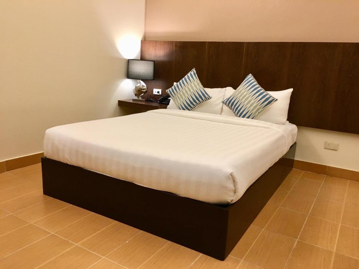 Eon Centennial Resort Hotel & Waterpark 일로일로 외부 사진