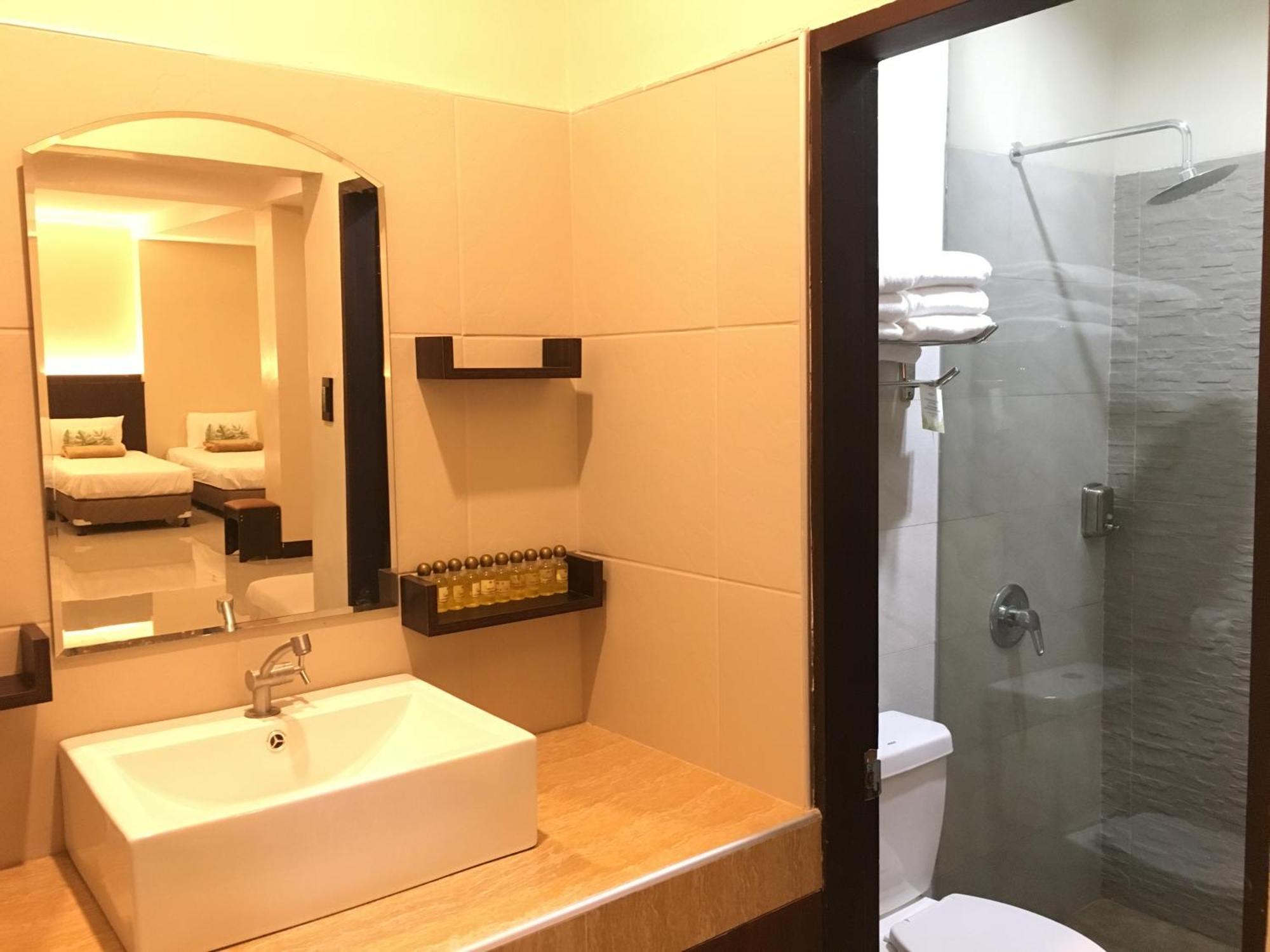 Eon Centennial Resort Hotel & Waterpark 일로일로 객실 사진