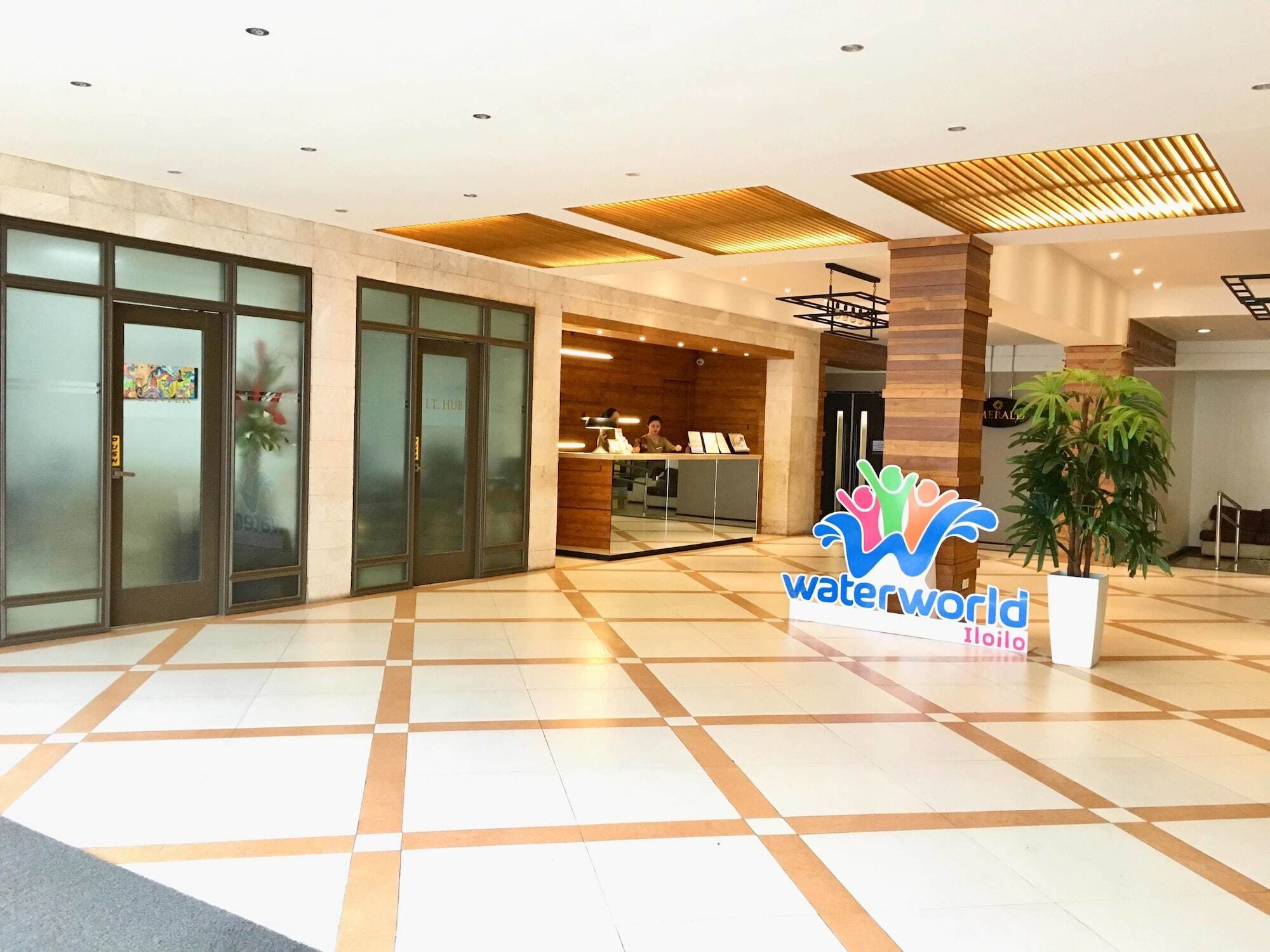 Eon Centennial Resort Hotel & Waterpark 일로일로 외부 사진